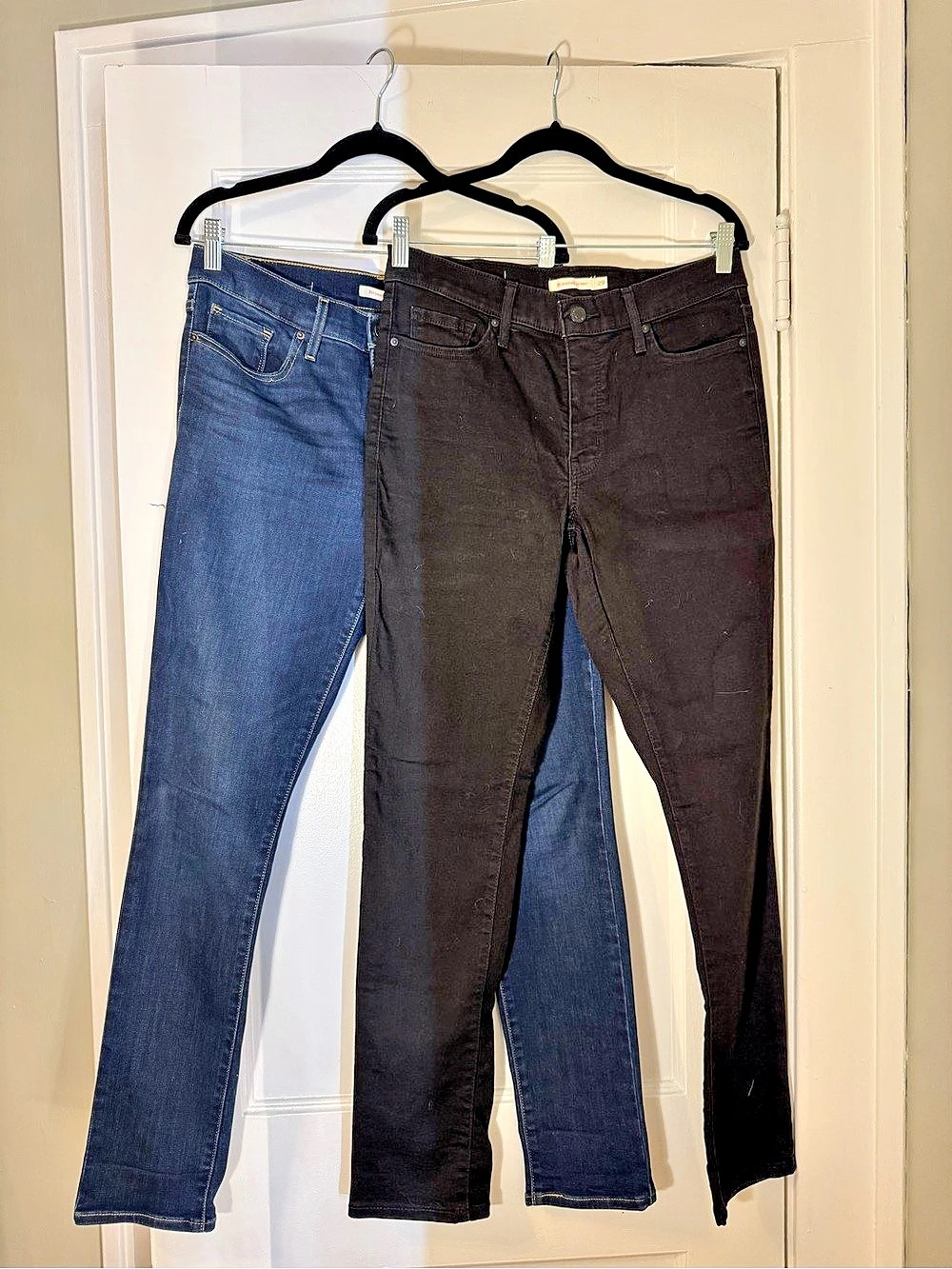 Levi's 311 Shaping Skinny: 2 Pairs Dark Wash Blue Denim & Black
W 29 / L 30 Li